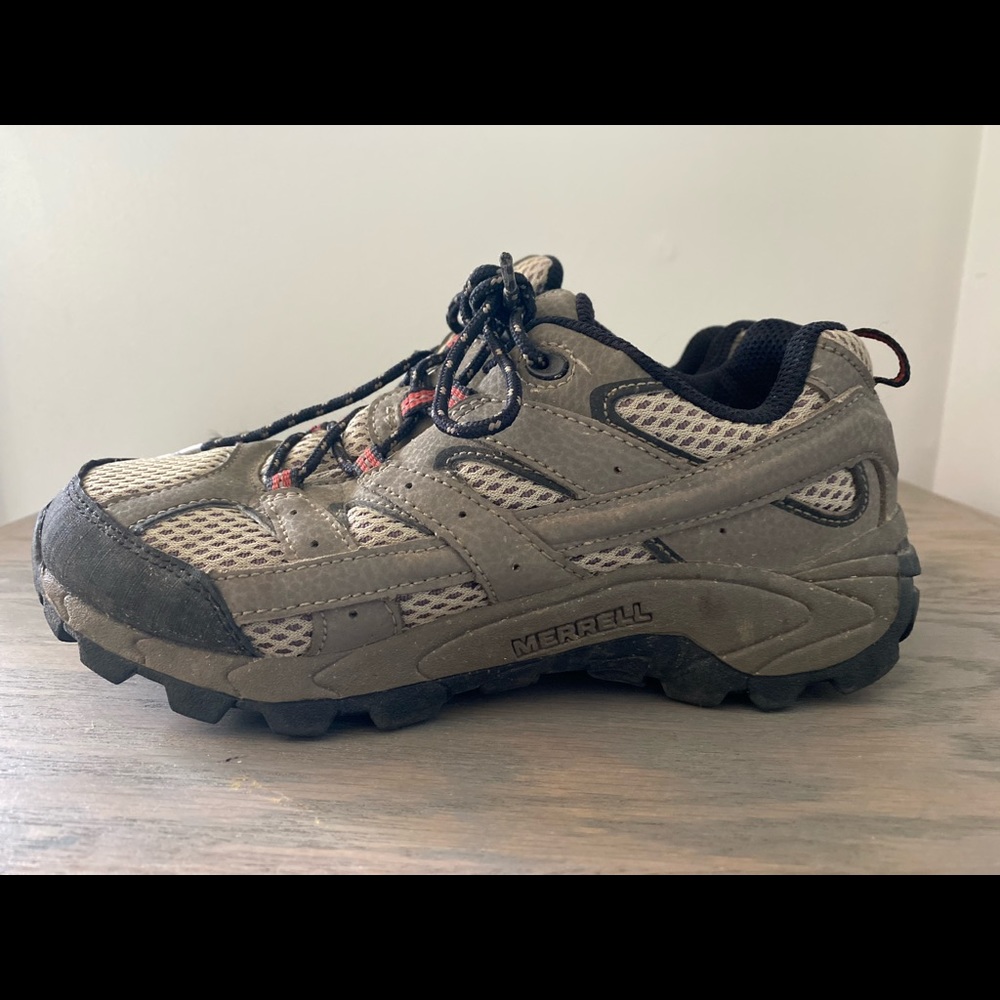 Merrell Hiking Shoe Size 3.5 - BOYS